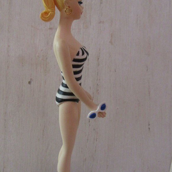 Vintage Barbie Debut 1959 Hallmark Keepsake Ornament (1994 First in Series) -box - Picture 9 of 13